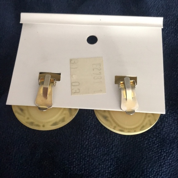 3 Vintage CLIP-ON EARRINGS. See pics for style - Picture 3 of 7